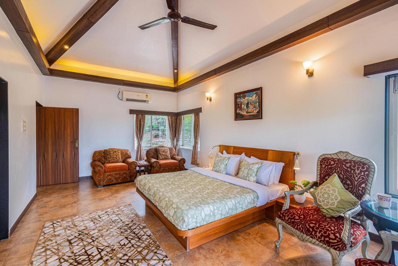 Ekam Lake House By Stayvista With Mountain & Lake Views, Outdoor Jacuzzi, Sauna, Modern Amenities & Kitchen Garden Pune Exterior foto