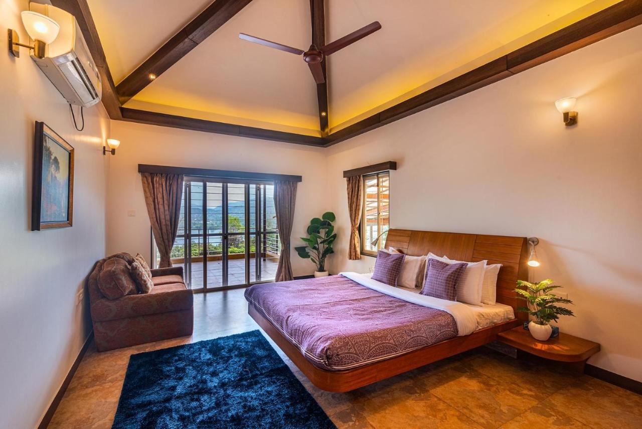 Ekam Lake House By Stayvista With Mountain & Lake Views, Outdoor Jacuzzi, Sauna, Modern Amenities & Kitchen Garden Pune Exterior foto