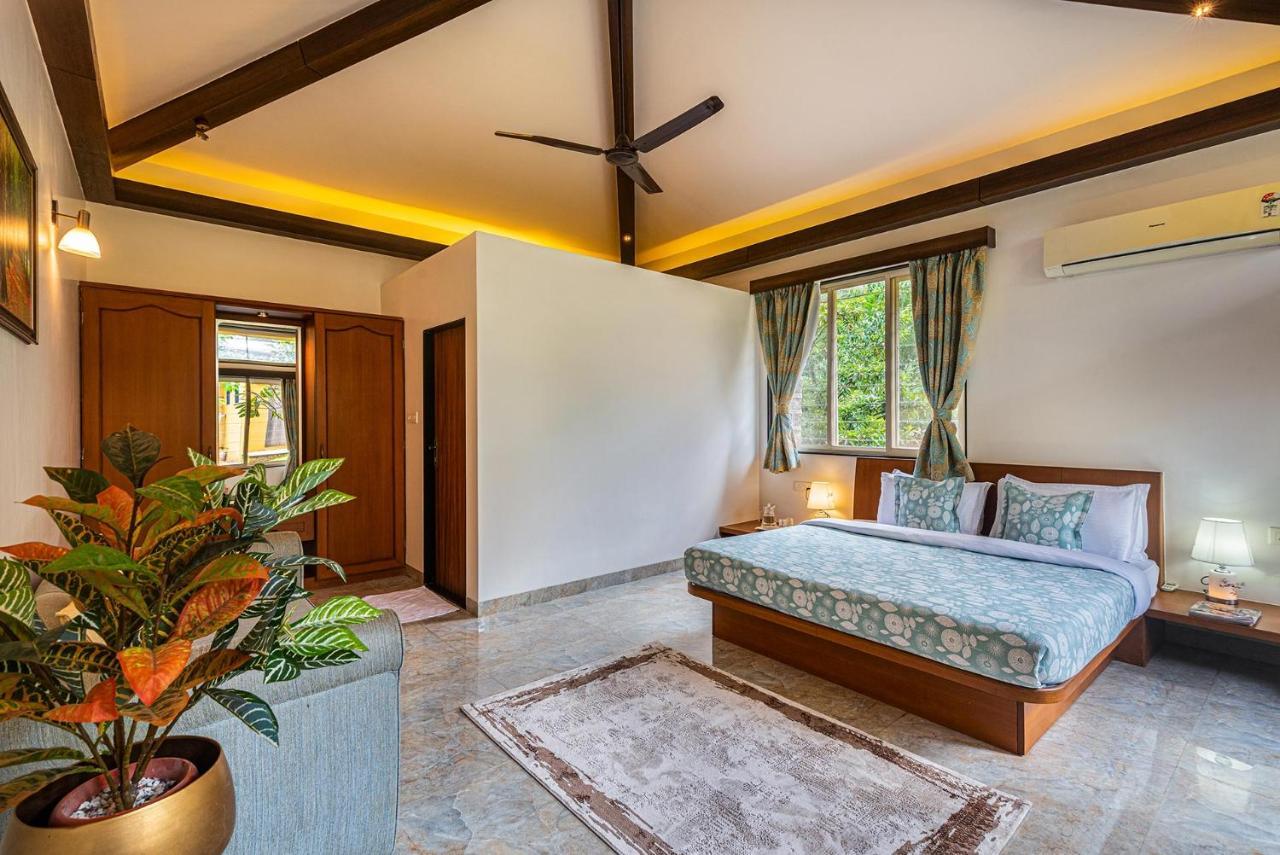 Ekam Lake House By Stayvista With Mountain & Lake Views, Outdoor Jacuzzi, Sauna, Modern Amenities & Kitchen Garden Pune Exterior foto
