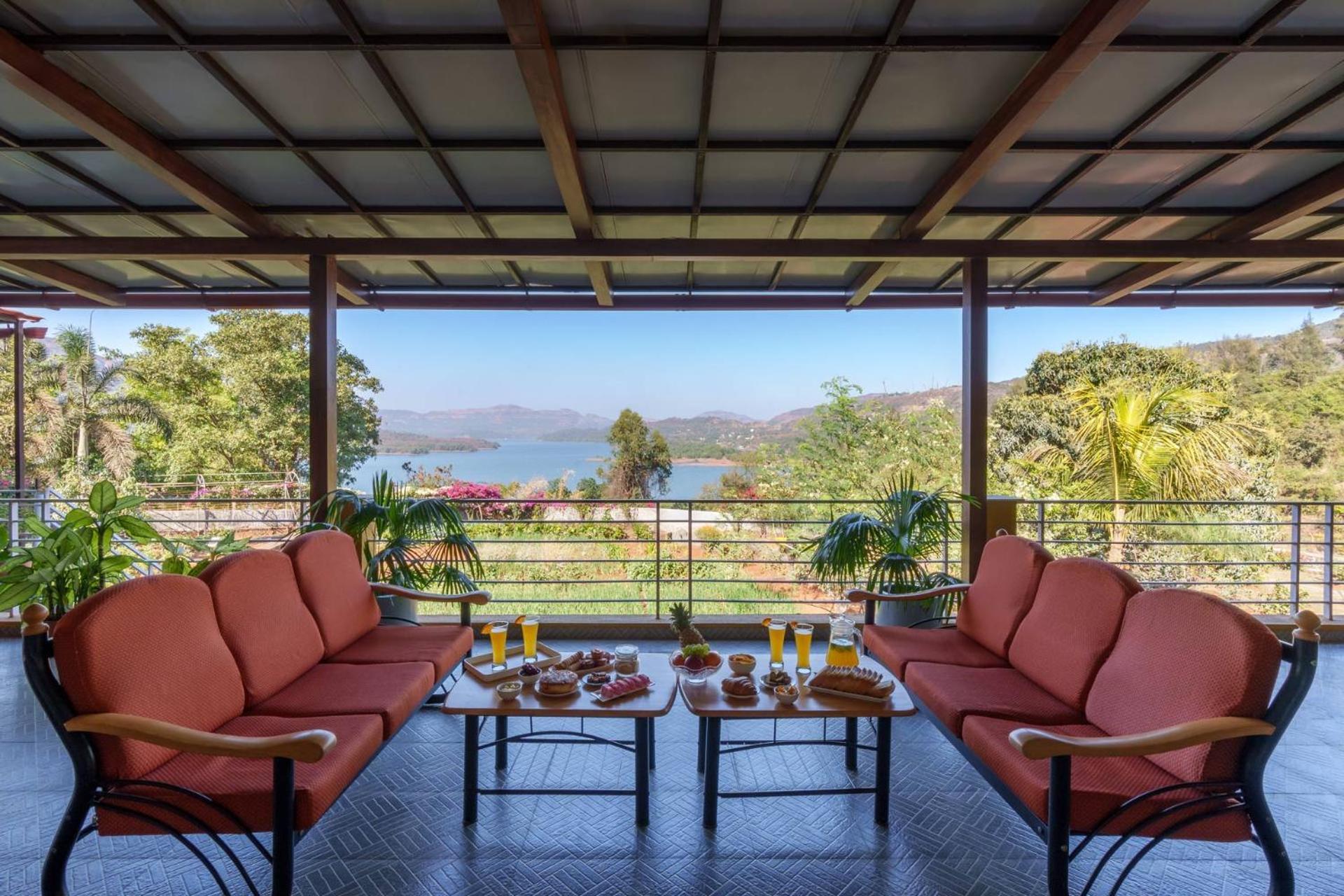 Ekam Lake House By Stayvista With Mountain & Lake Views, Outdoor Jacuzzi, Sauna, Modern Amenities & Kitchen Garden Pune Exterior foto