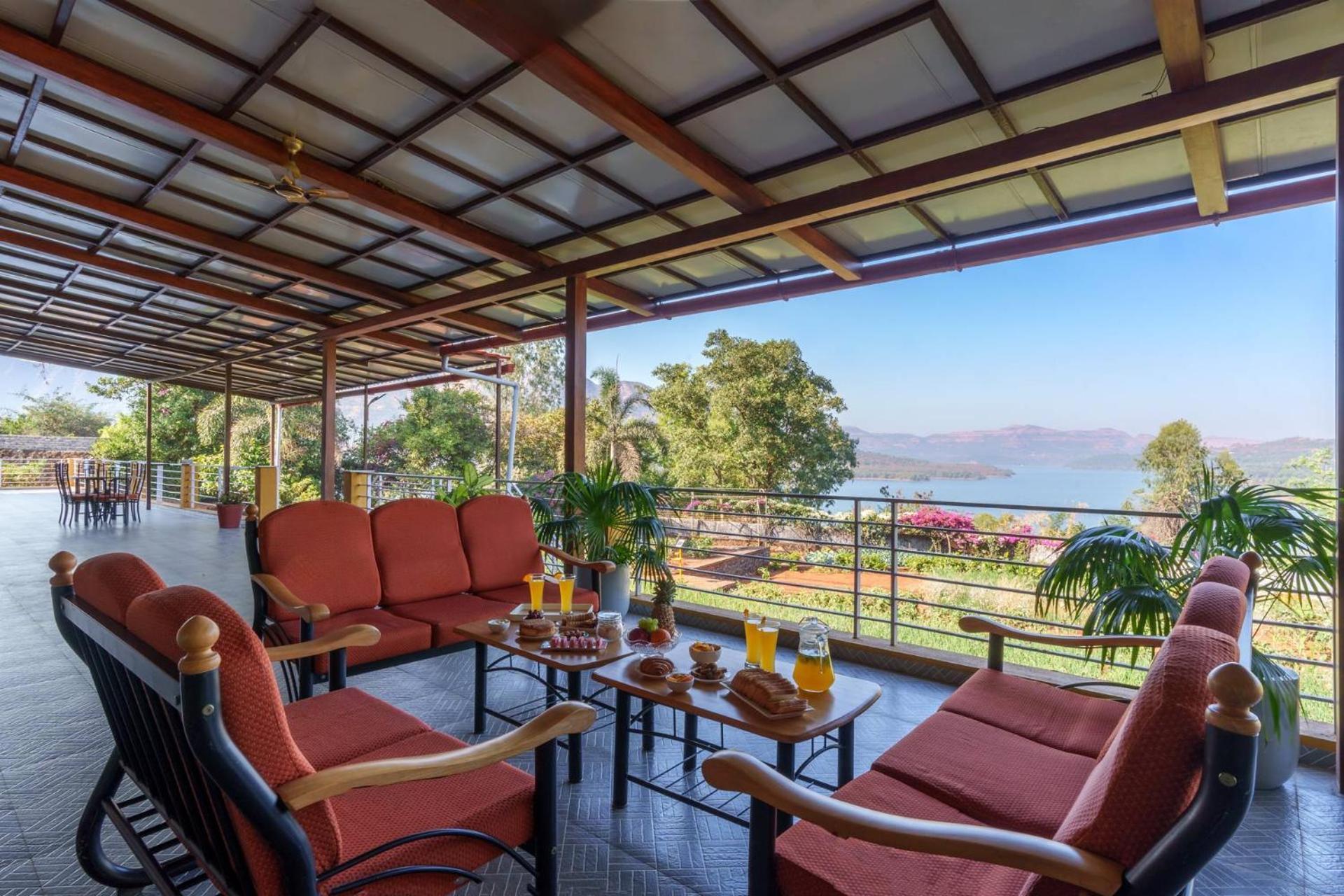 Ekam Lake House By Stayvista With Mountain & Lake Views, Outdoor Jacuzzi, Sauna, Modern Amenities & Kitchen Garden Pune Exterior foto